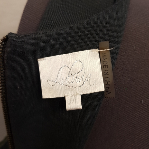 Wow! Flattering and fun, sleeveless dress - Picture 6 of 8